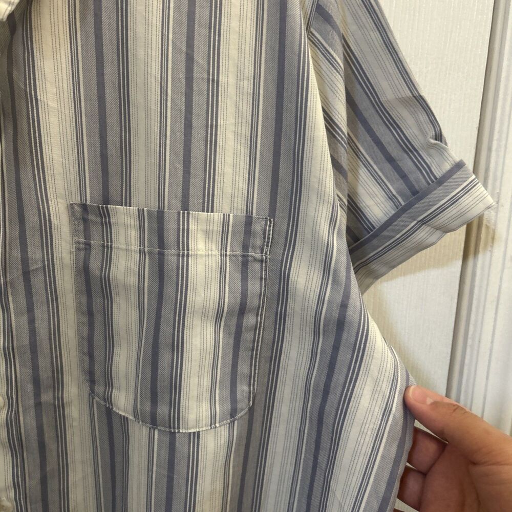 NWT Universal Thread Women’s Blue Striped Button Down Short Sleeve Shirt Size L - Picture 11 of 16
